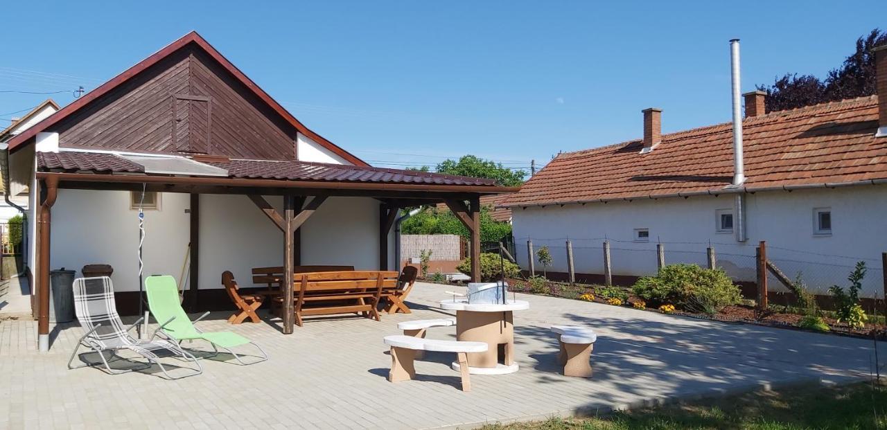 Feszty-Feszek Vendeghaz Daire Tiszafüred Dış mekan fotoğraf
